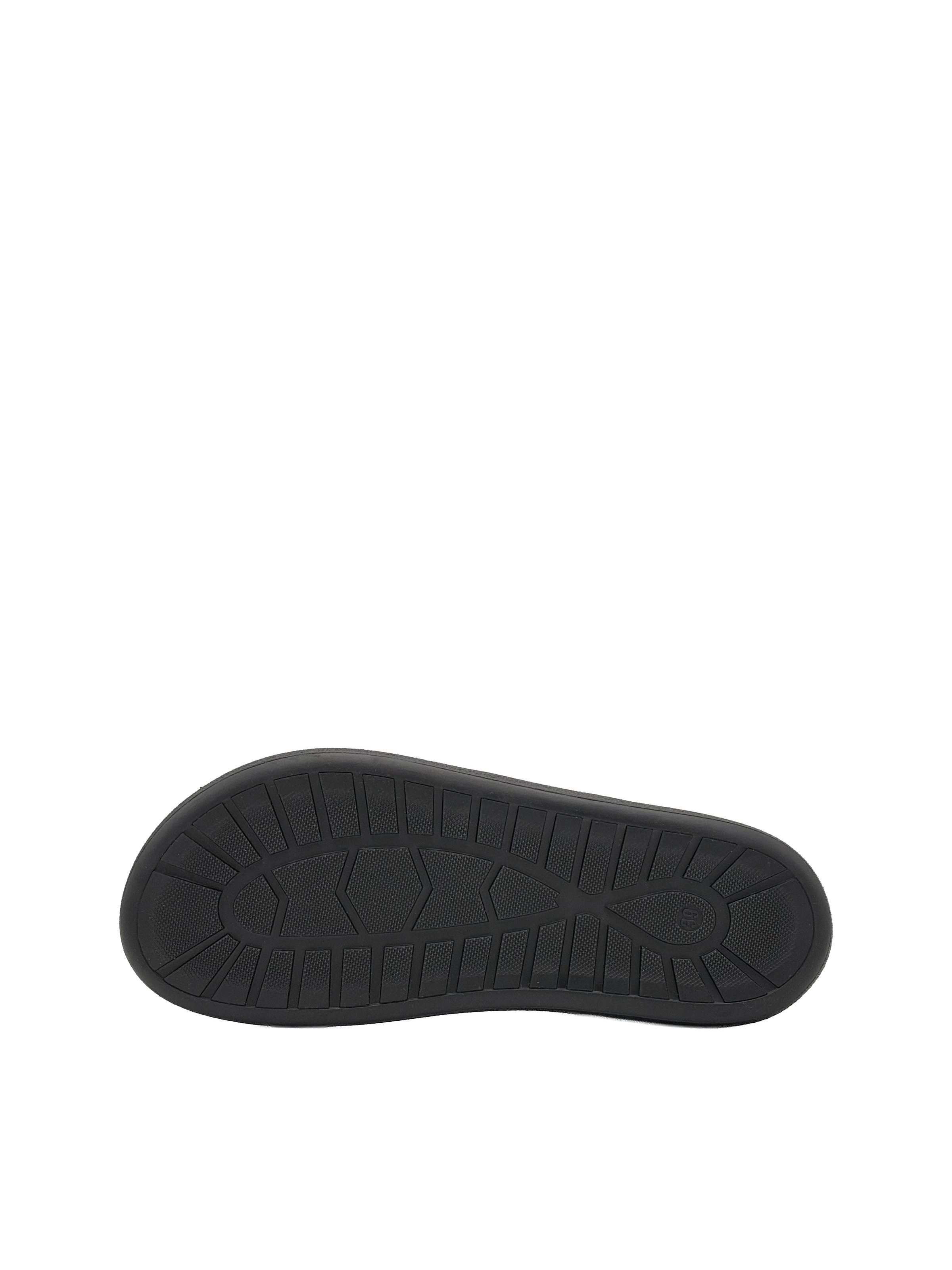 Barefoot Chelsea Brown